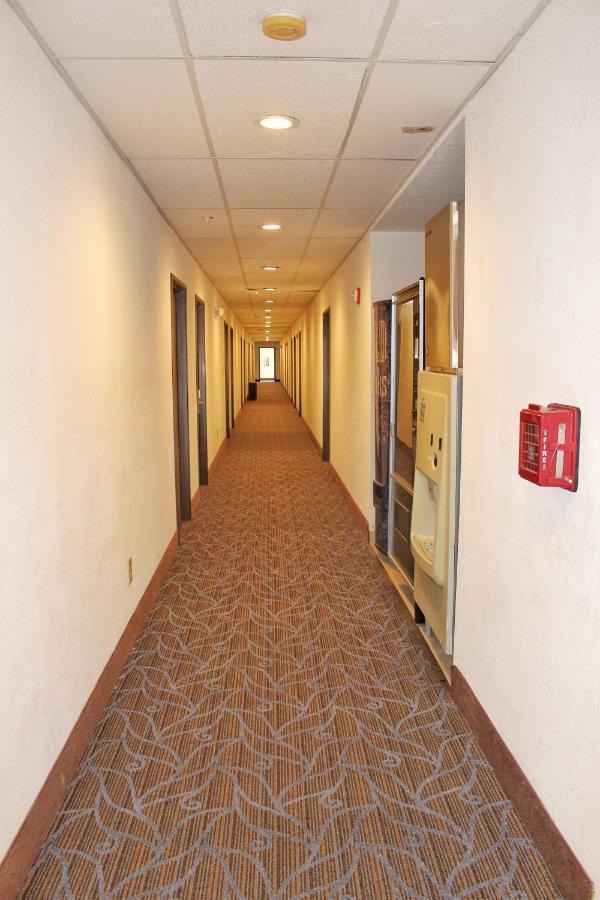 Super 8 By Wyndham De Soto Hotel Luaran gambar