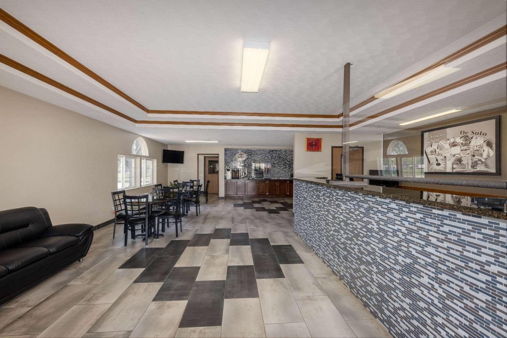 Super 8 By Wyndham De Soto Hotel Luaran gambar