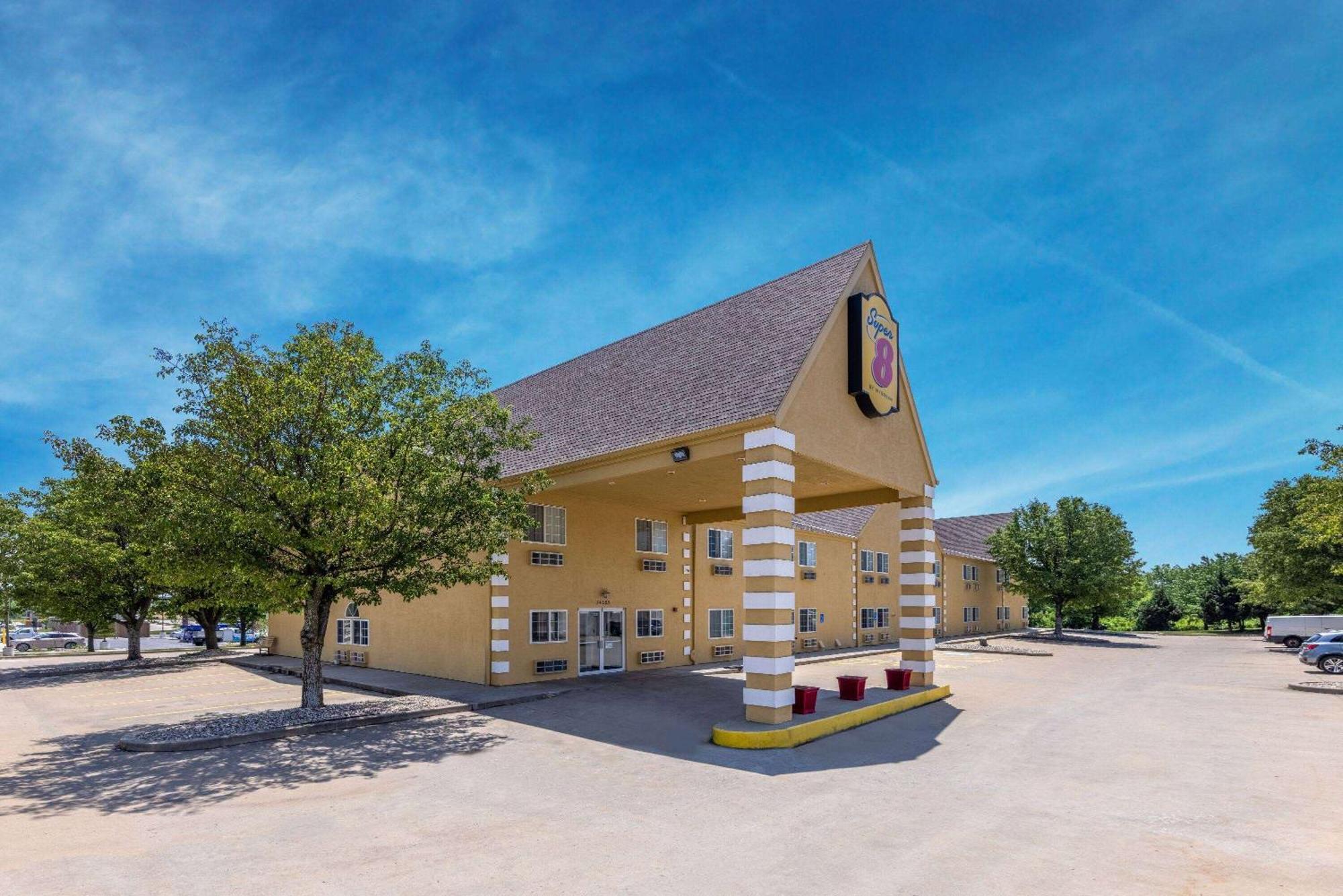 Super 8 By Wyndham De Soto Hotel Luaran gambar